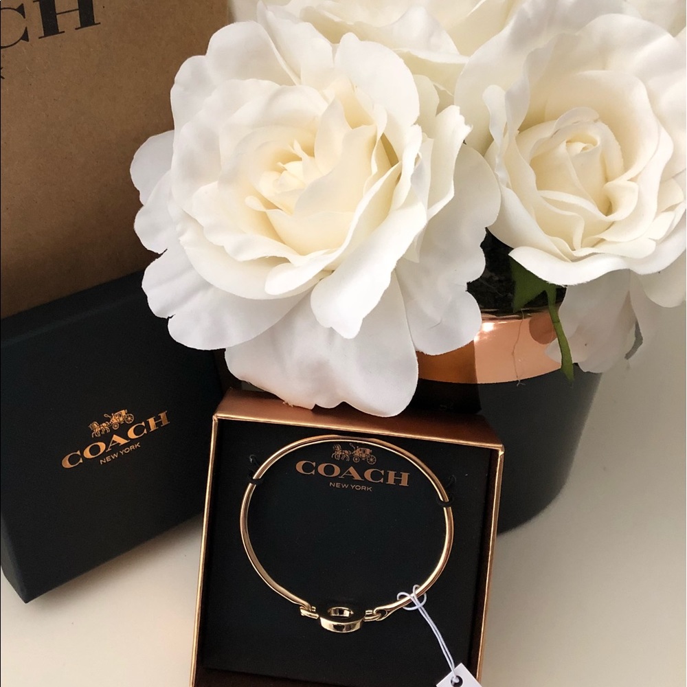 🎀 Coach Open Circle Gold-Tone Bangle